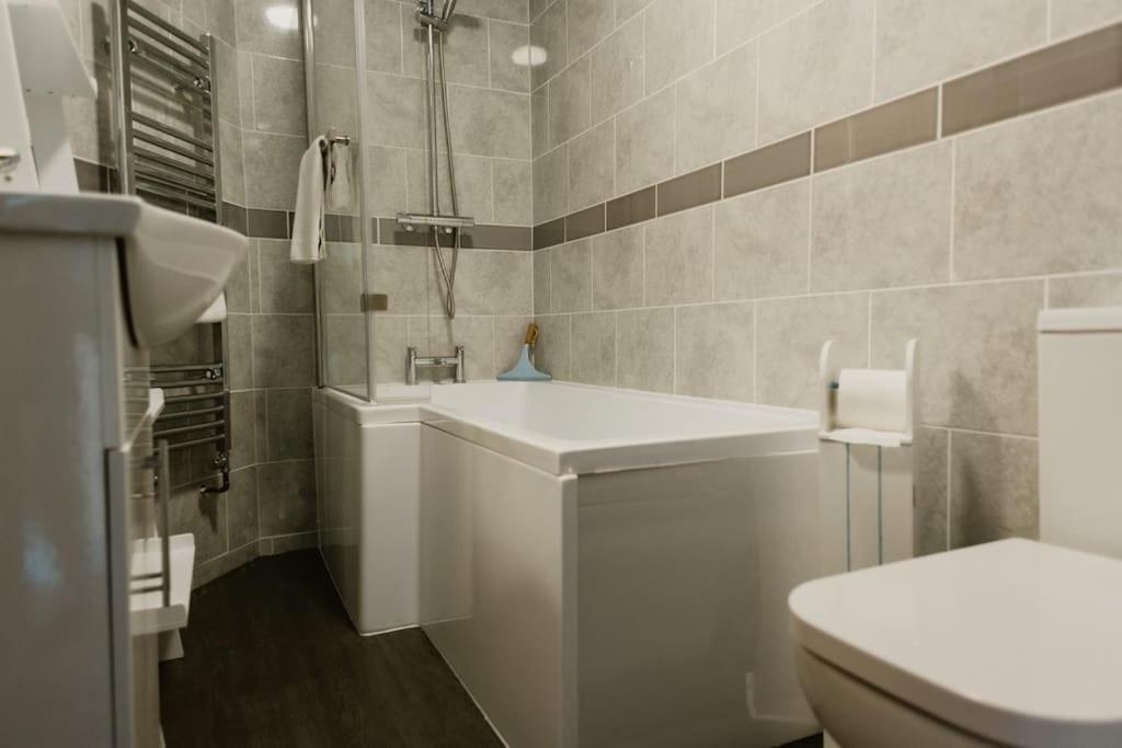 The Sea Deck Apartment - Westbrook Bay Beach - By Goldex Coastal Breaks Margate Bagian luar foto