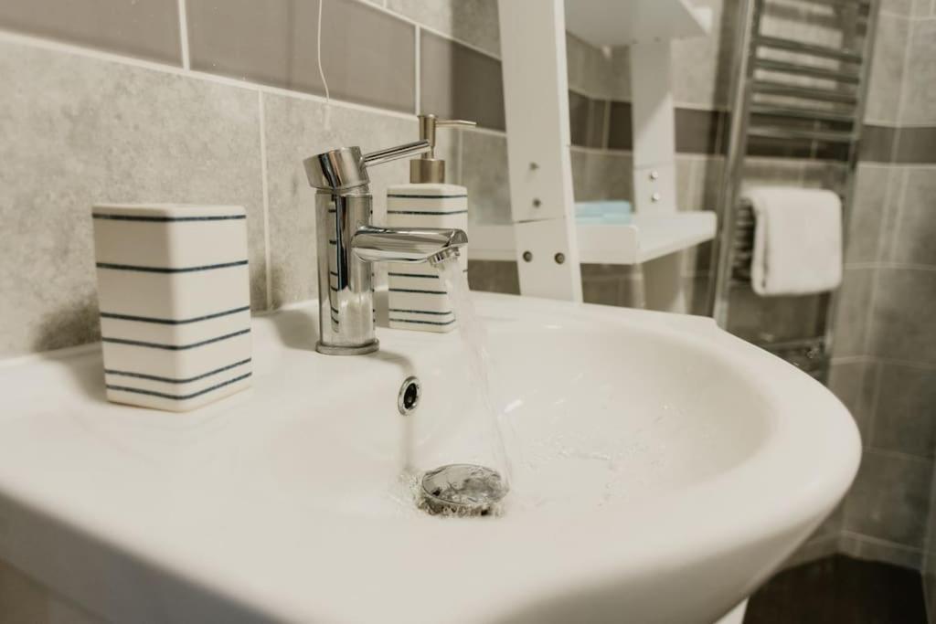 The Sea Deck Apartment - Westbrook Bay Beach - By Goldex Coastal Breaks Margate Bagian luar foto