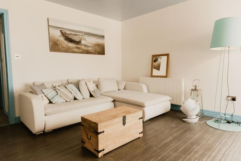 The Sea Deck Apartment - Westbrook Bay Beach - By Goldex Coastal Breaks Margate Bagian luar foto