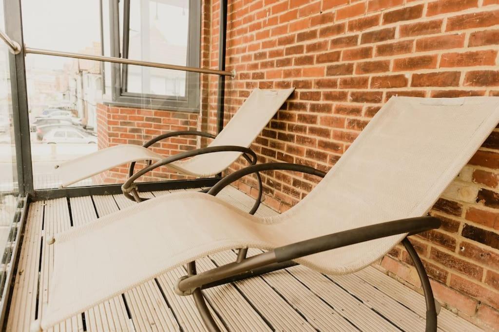 The Sea Deck Apartment - Westbrook Bay Beach - By Goldex Coastal Breaks Margate Bagian luar foto