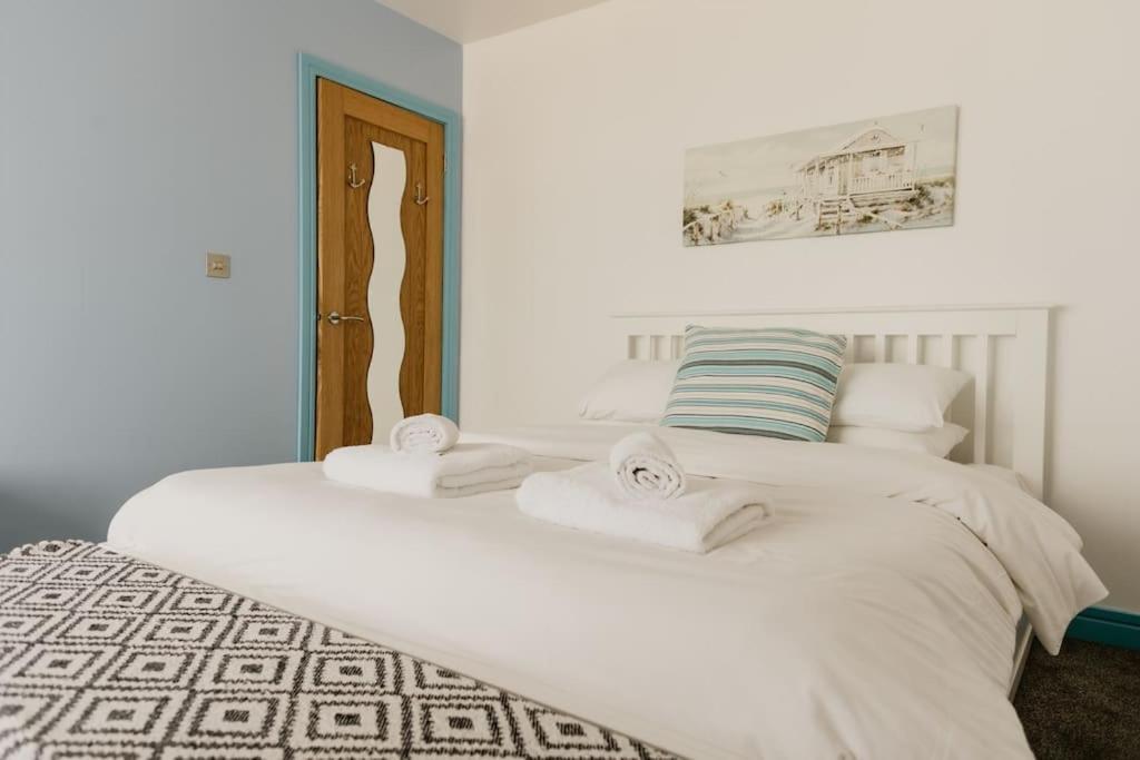 The Sea Deck Apartment - Westbrook Bay Beach - By Goldex Coastal Breaks Margate Bagian luar foto