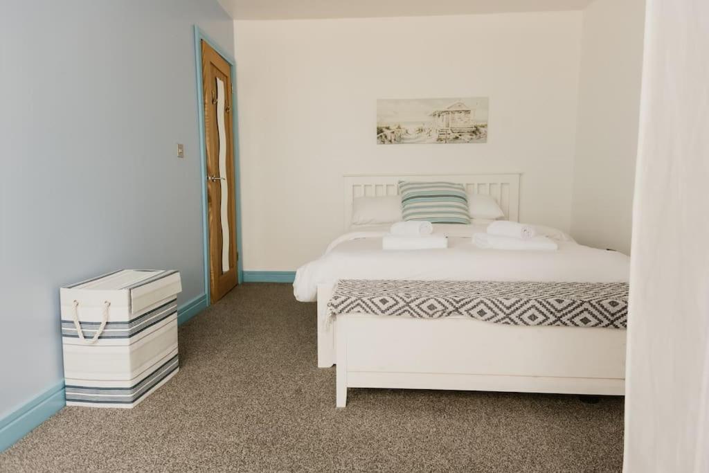 The Sea Deck Apartment - Westbrook Bay Beach - By Goldex Coastal Breaks Margate Bagian luar foto